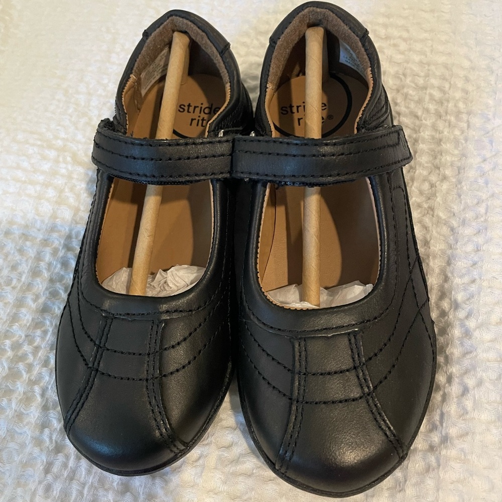 New in box Stride Rite 9.5 girls shoes black